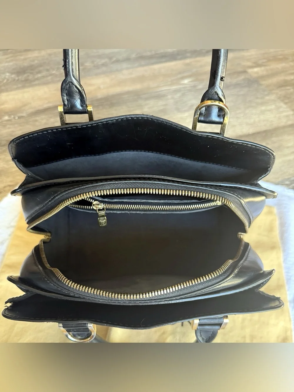 Louis Vuitton • Alma PM Epi Black Leather • Handbag • Purse